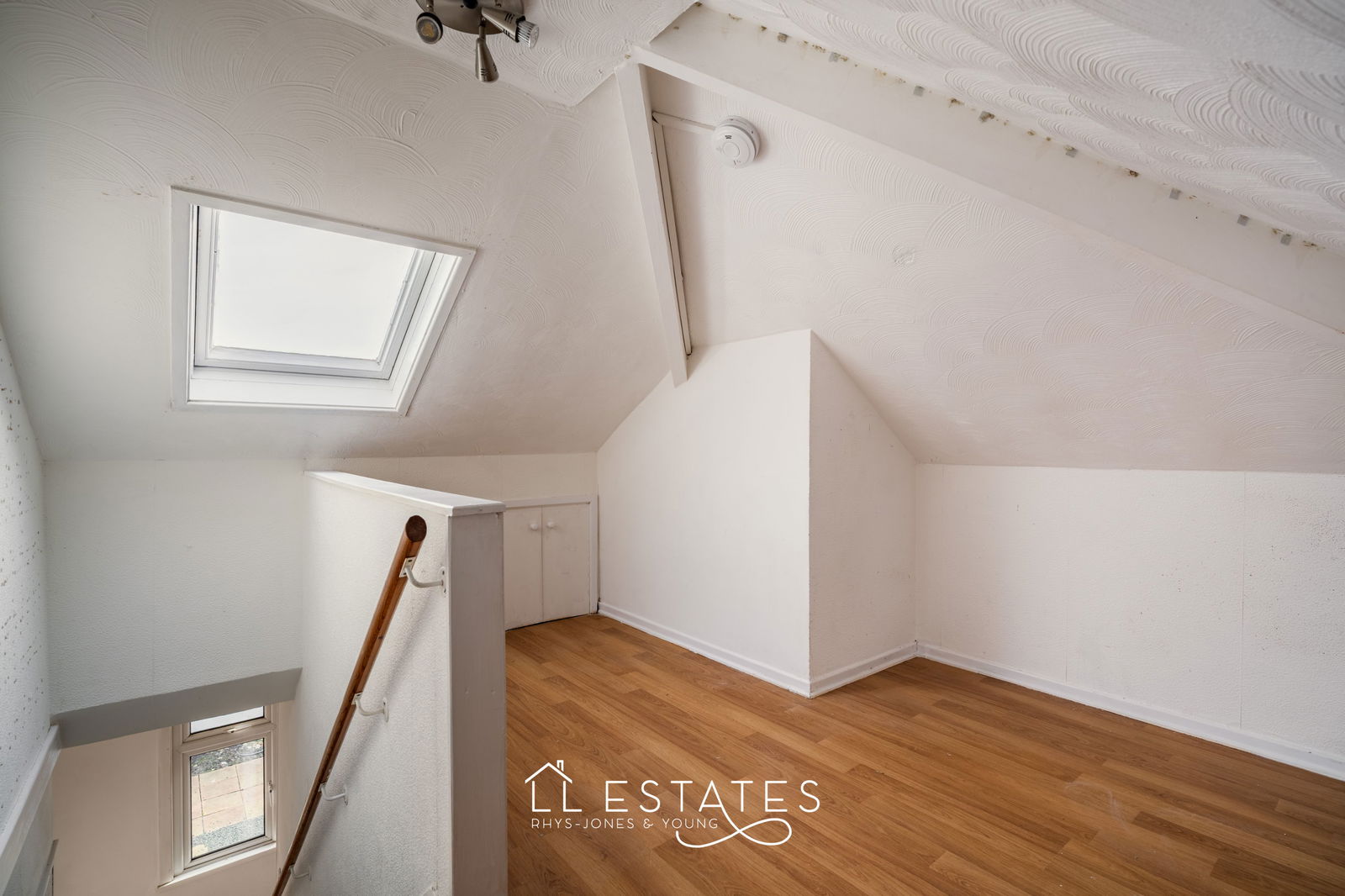 3 bed semi-detached house for sale in Clifton Park Road, Rhyl, LL18 4AL  - Property Image 9