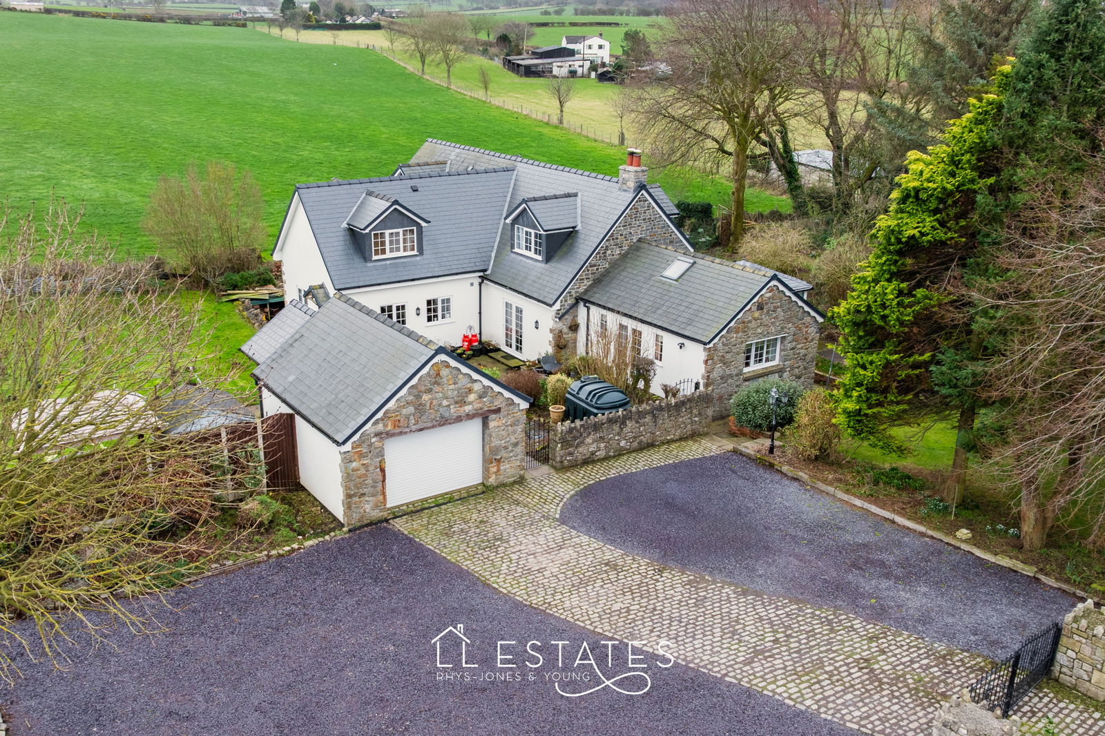 5 bed detached house for sale in Walwen Lane, Axton, CH8 9DL  - Property Image 1