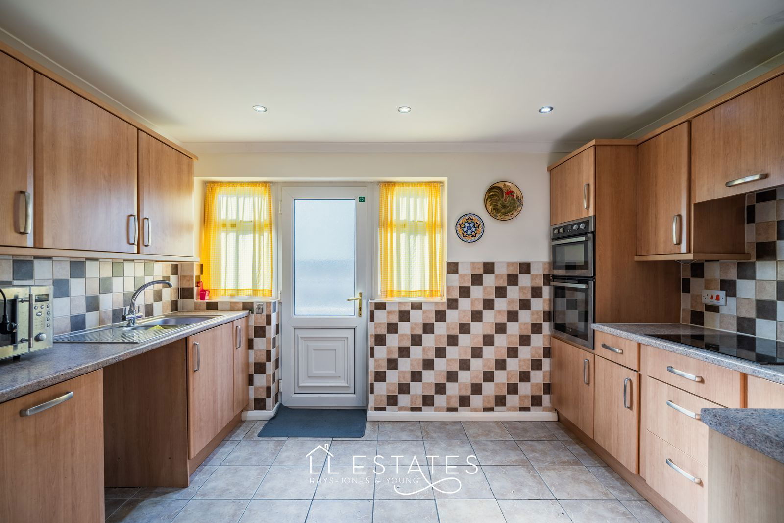 2 bed bungalow for sale in Parc Esmor, Rhyl, LL18 3NW 2