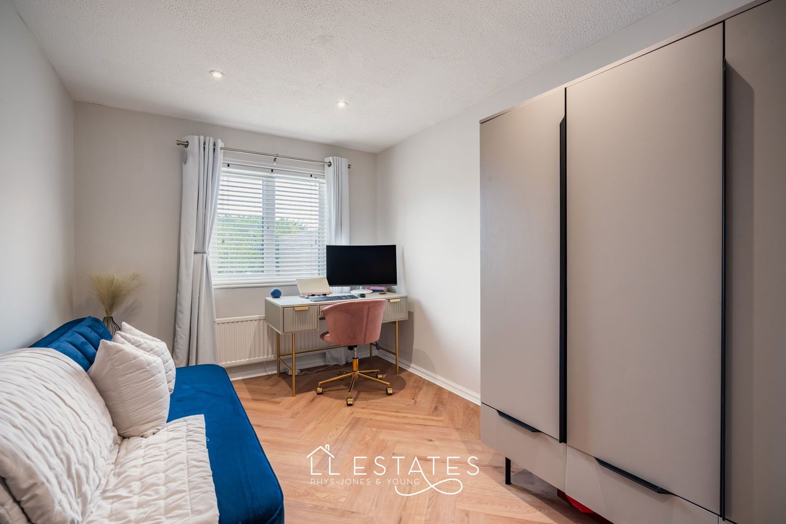 2 bed bungalow for sale in Lon Celynnen, Rhyl, LL18 4LZ  - Property Image 8