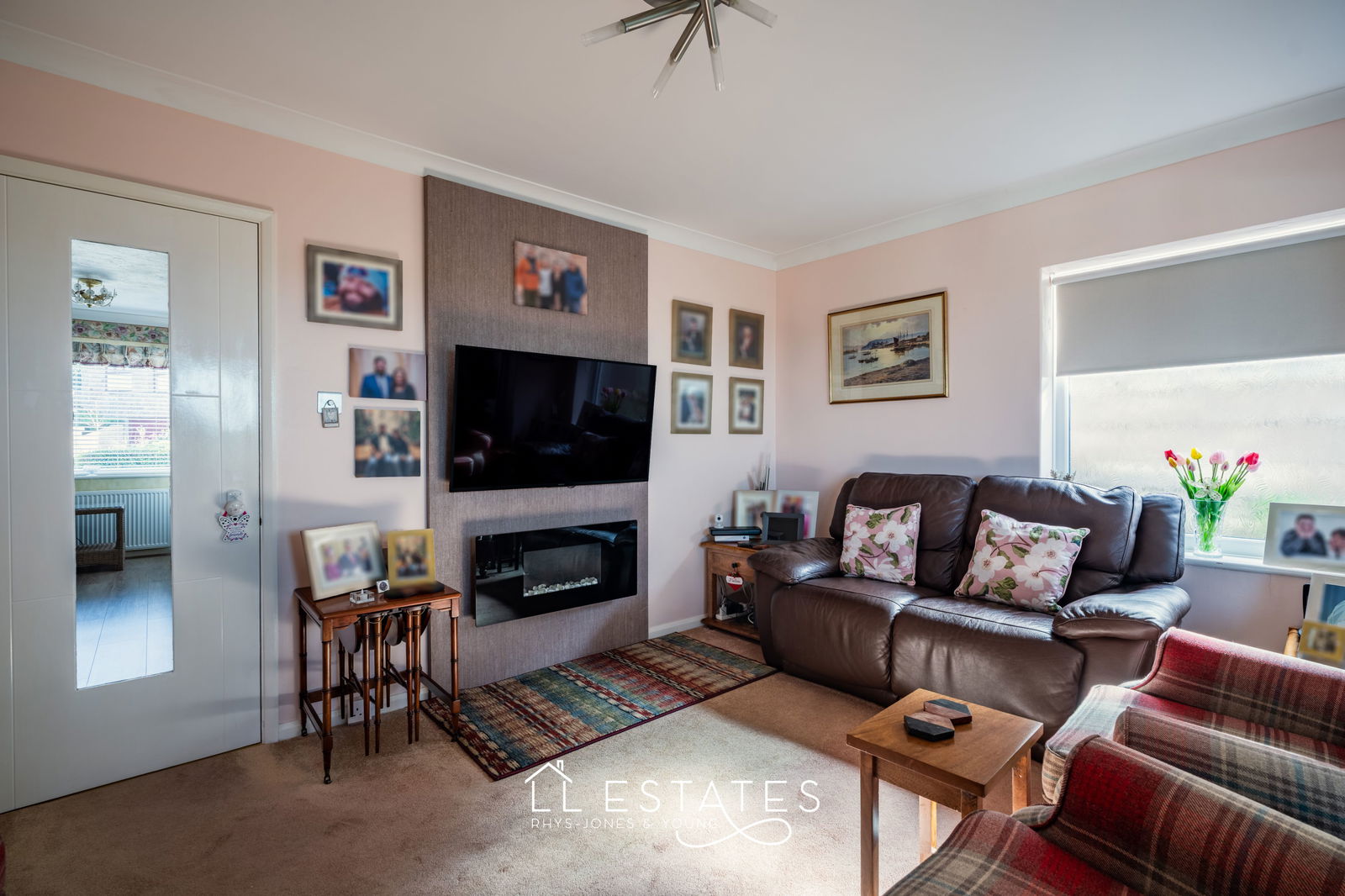 2 bed detached house for sale in The Avenue, Prestatyn, LL19 9RE 3