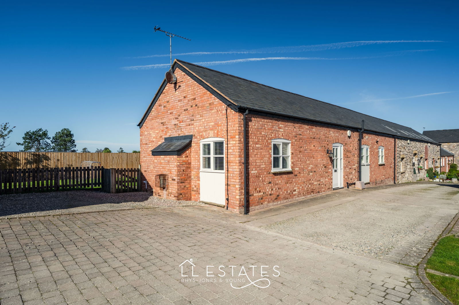 3 bed mews house for sale in Dyserth Road, Rhyl, LL18 4DY  - Property Image 1