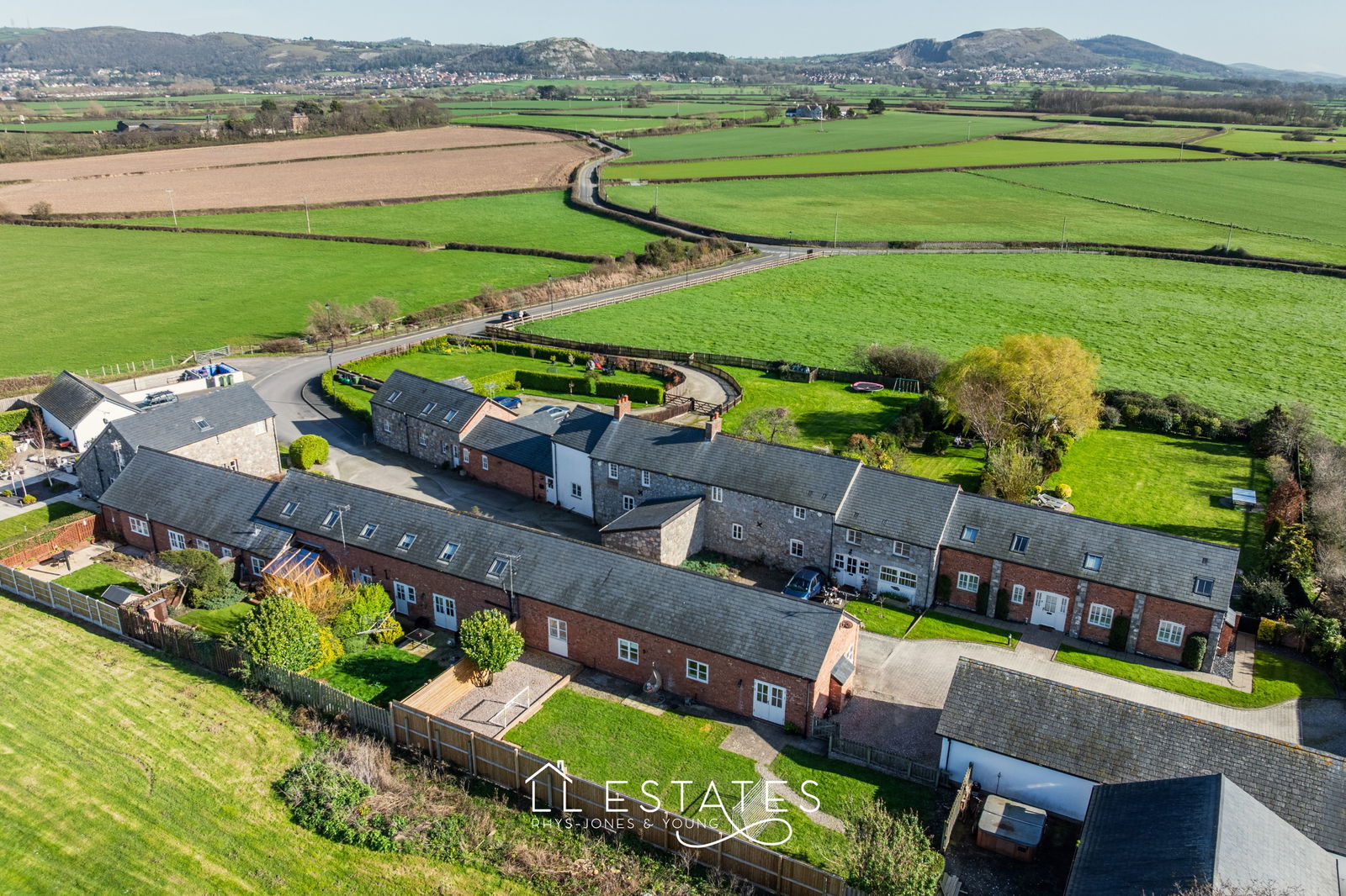 3 bed mews house for sale in Dyserth Road, Rhyl, LL18 4DY 1