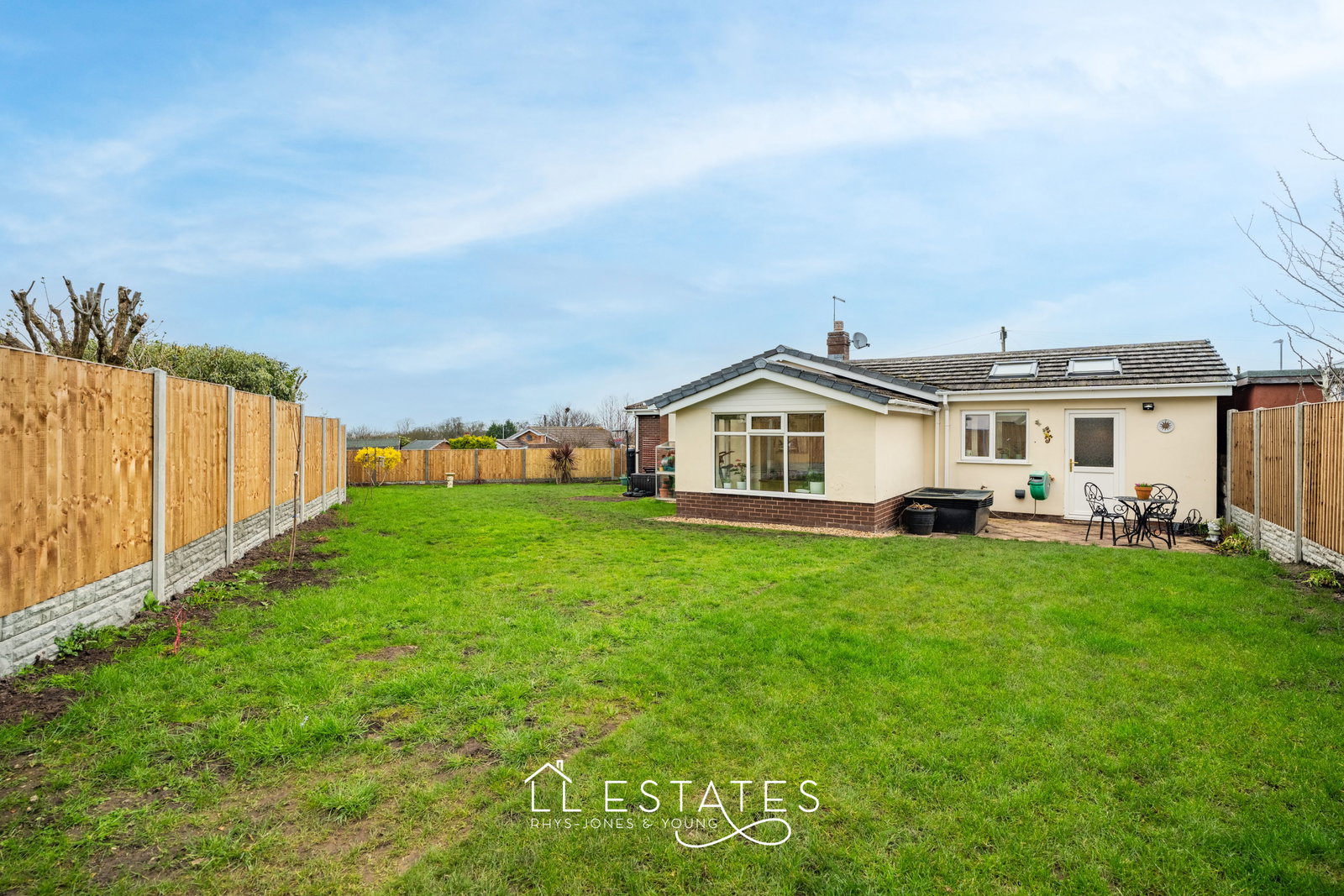 4 bed bungalow for sale in Rhodfa Bedwen, Prestatyn, LL19 9LA  - Property Image 2