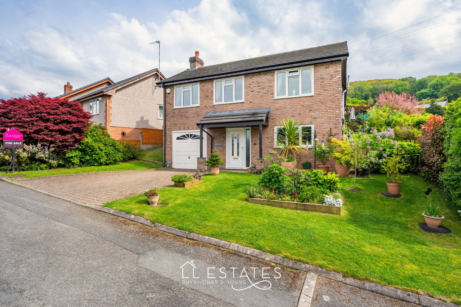 3 bed detached house for sale in Cae Felin, Betws Yn Rhos, LL22 8AZ  - Property Image 1