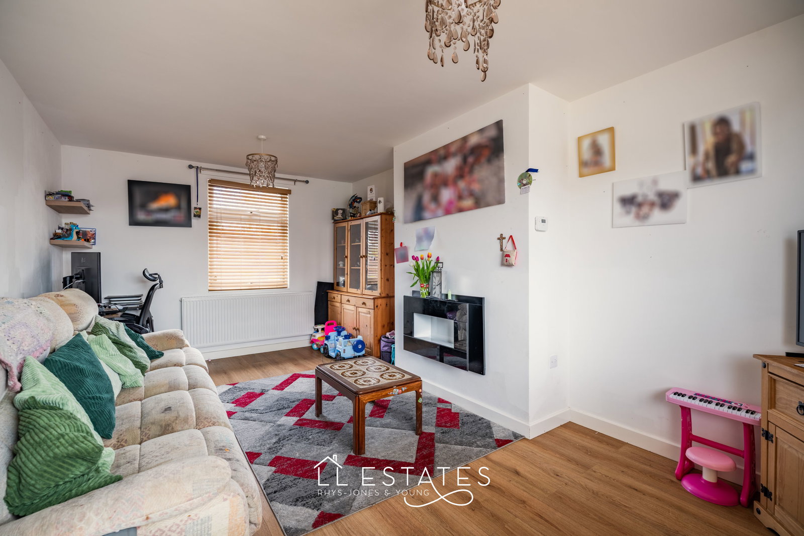 3 bed terraced house for sale in St. Davids Square, Rhyl, LL18 2ER  - Property Image 3