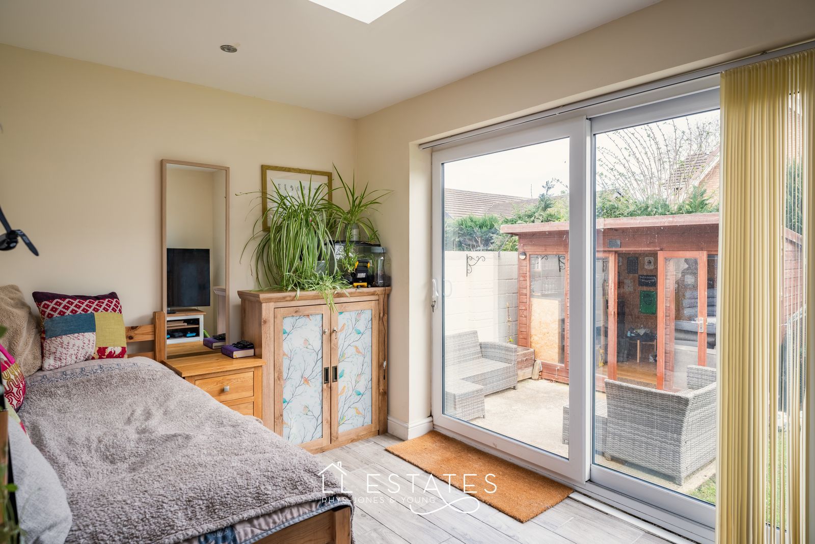 3 bed bungalow for sale in Barrfield Road, Rhuddlan, LL18 2RY 4