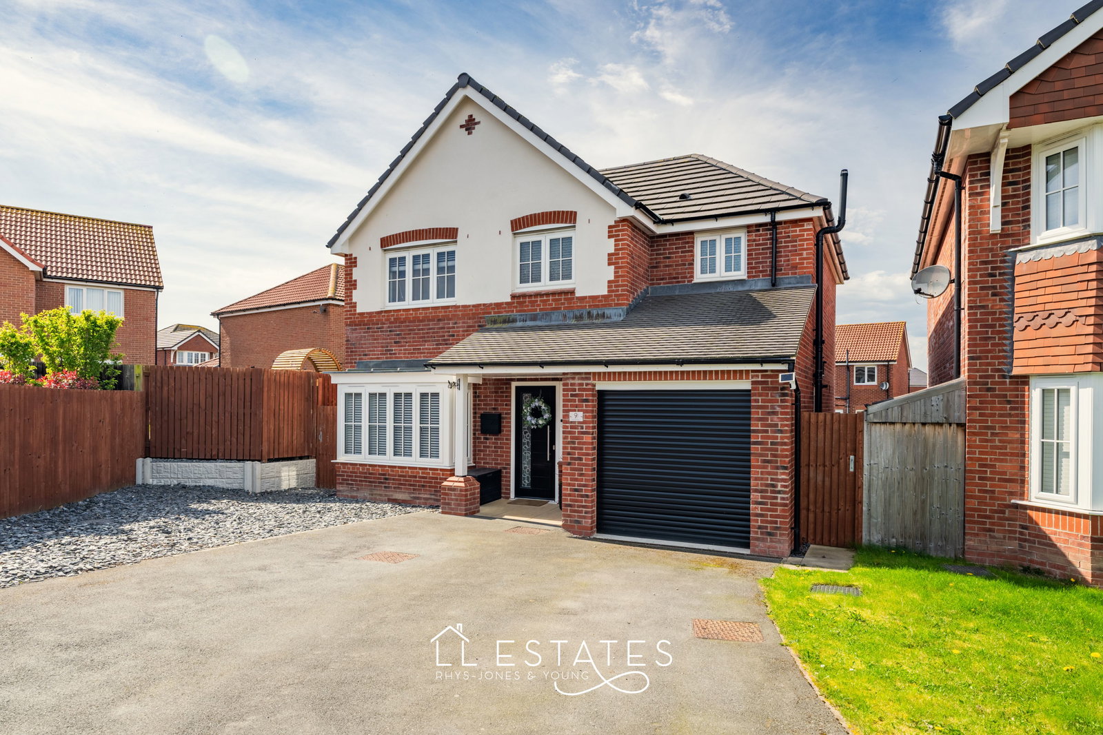 4 bed detached house for sale in Ffordd Elsie, Rhyl, LL18 4FP - Property Image 1