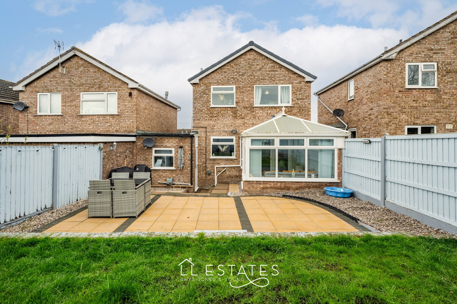 3 bed link detached house for sale in Llwyn Onn, St. Asaph 14