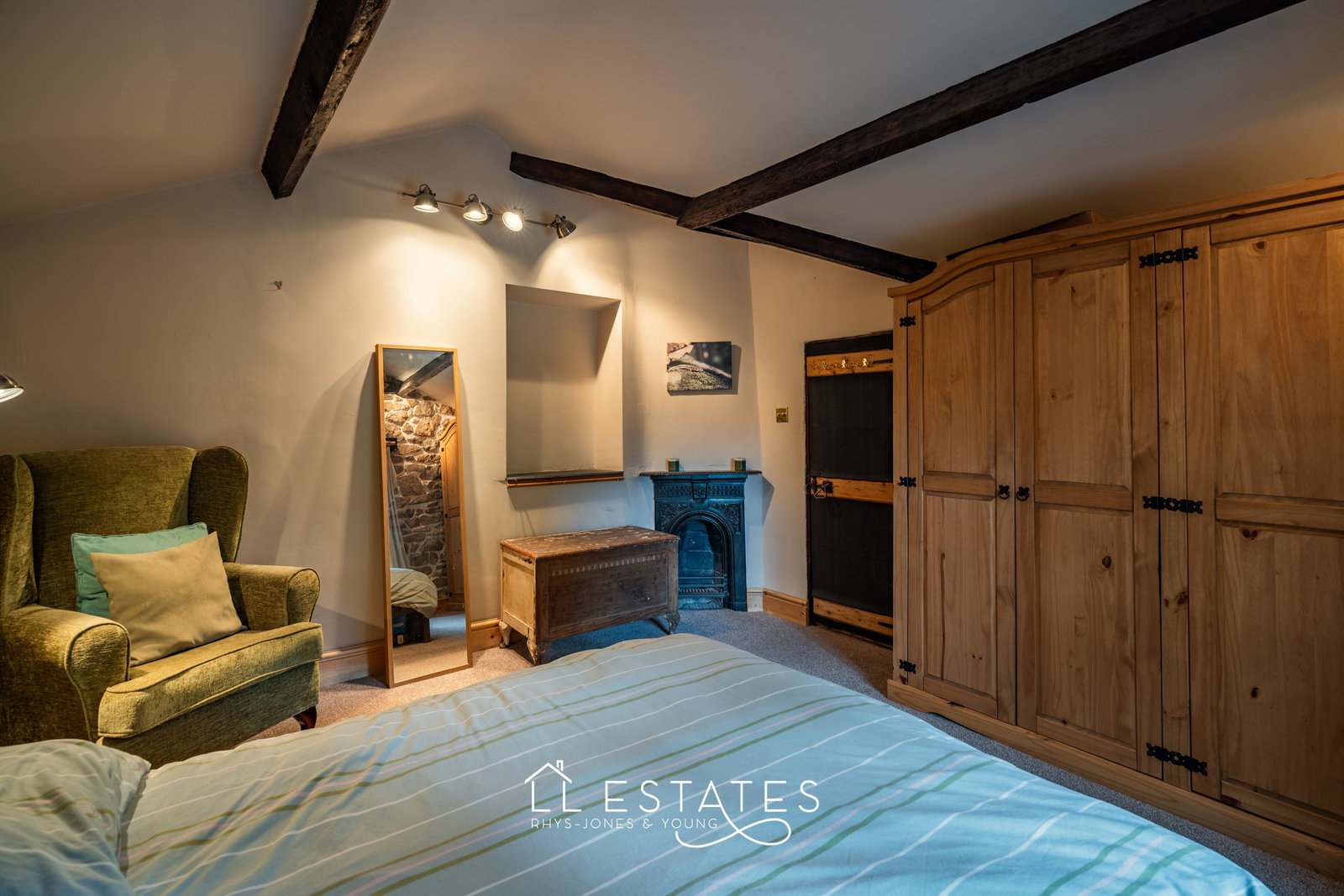 2 bed bungalow for sale in Laburnum Cottage  - Property Image 6