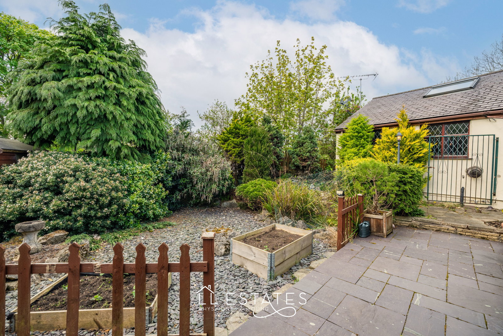 2 bed bungalow for sale in Laburnum Cottage  - Property Image 13