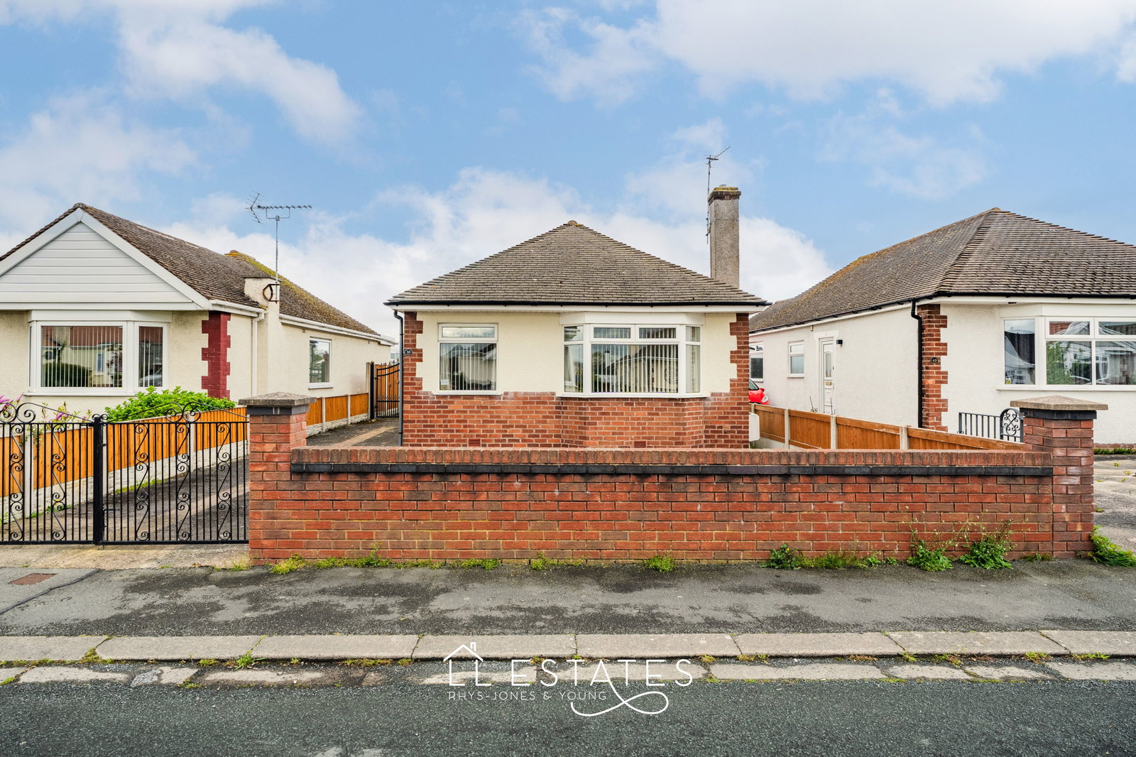 2 bed bungalow for sale in Shaun Drive, Rhyl  - Property Image 11