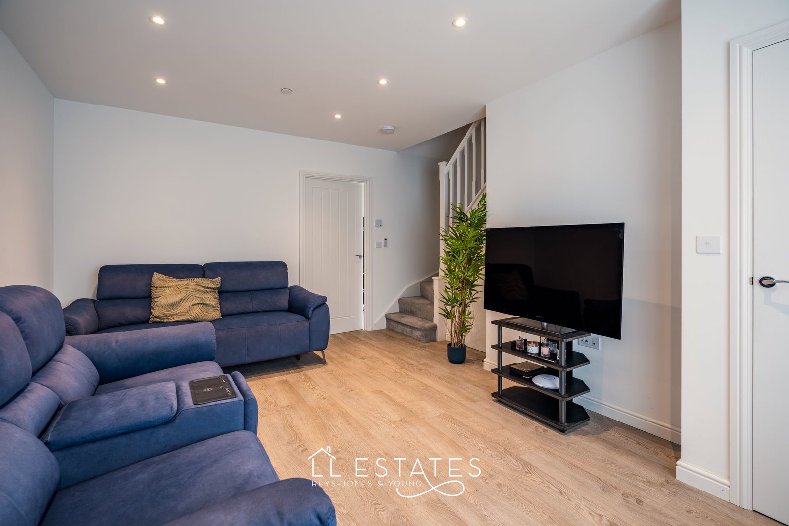 2 bed semi-detached house for sale in Rhodfa Cae Isa, St Asaph, LL17 0FP  - Property Image 3