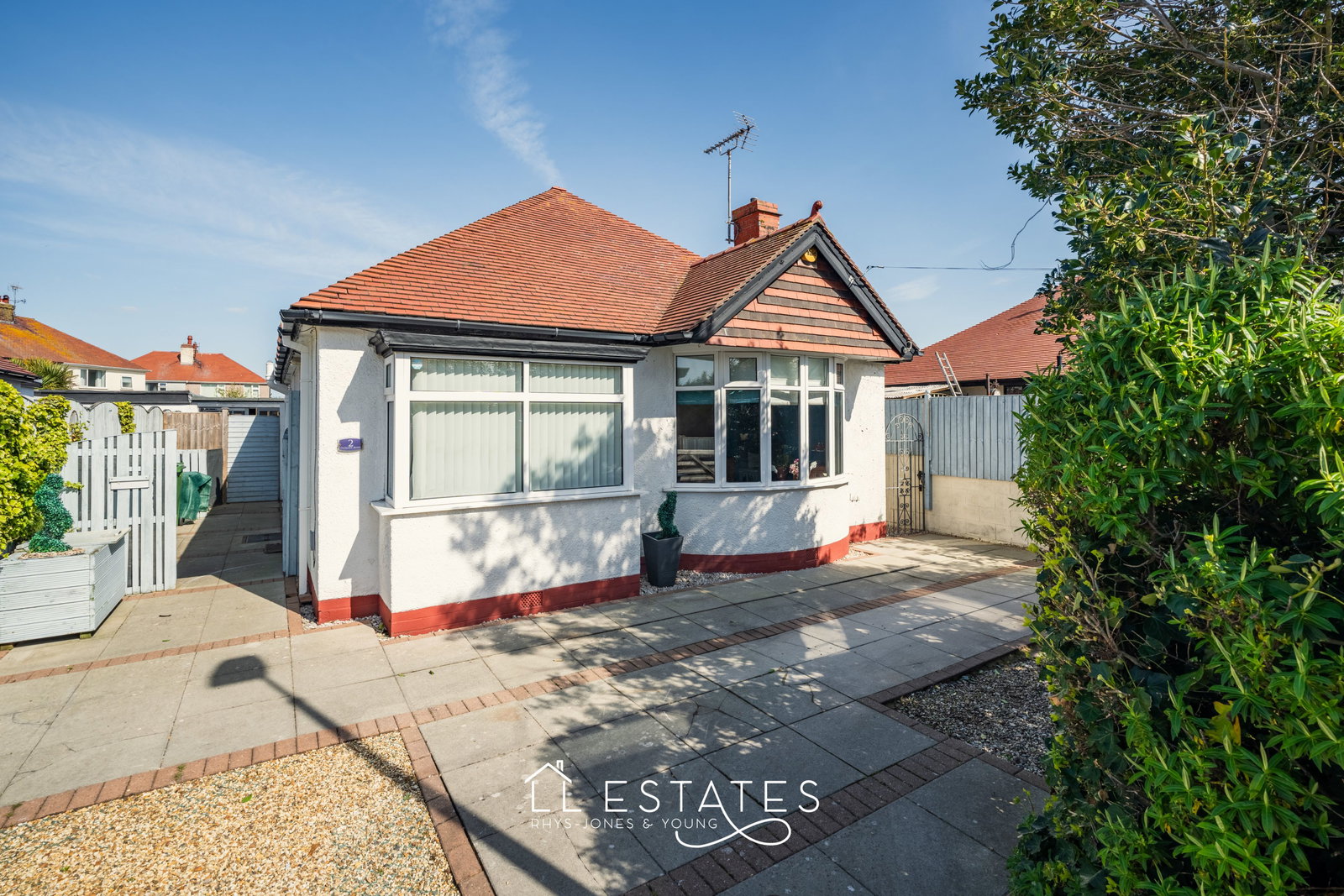 3 bed bungalow for sale in Oldgate Road, Prestatyn, LL19 7AU - Property Image 1