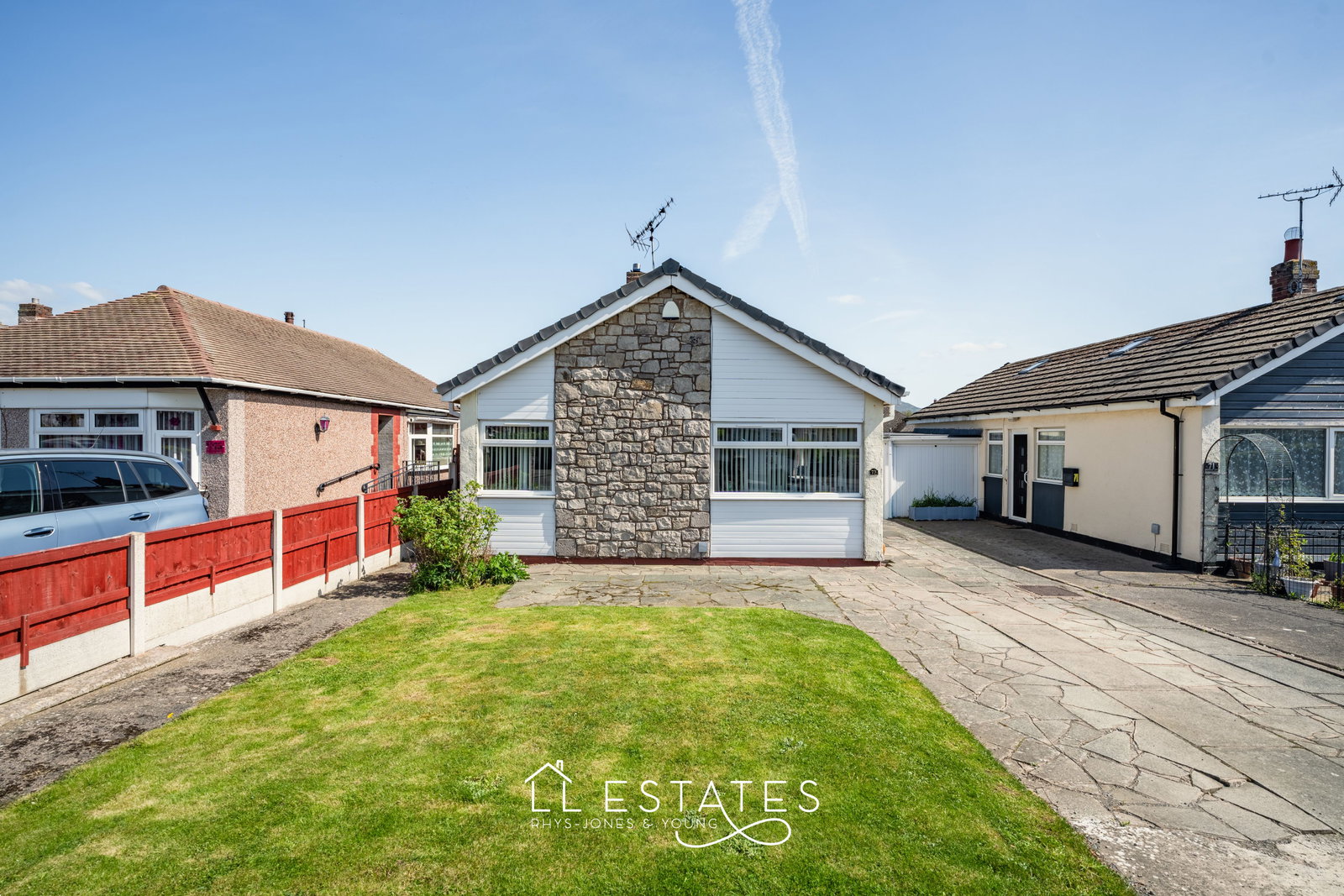3 bed bungalow for sale in Bryn Cwnin Road, Rhyl, LL18 4UD  - Property Image 1