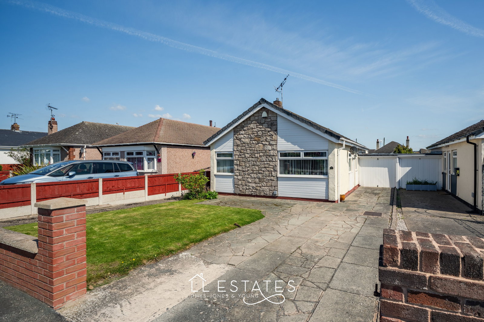 3 bed bungalow for sale in Bryn Cwnin Road, Rhyl, LL18 4UD  - Property Image 1