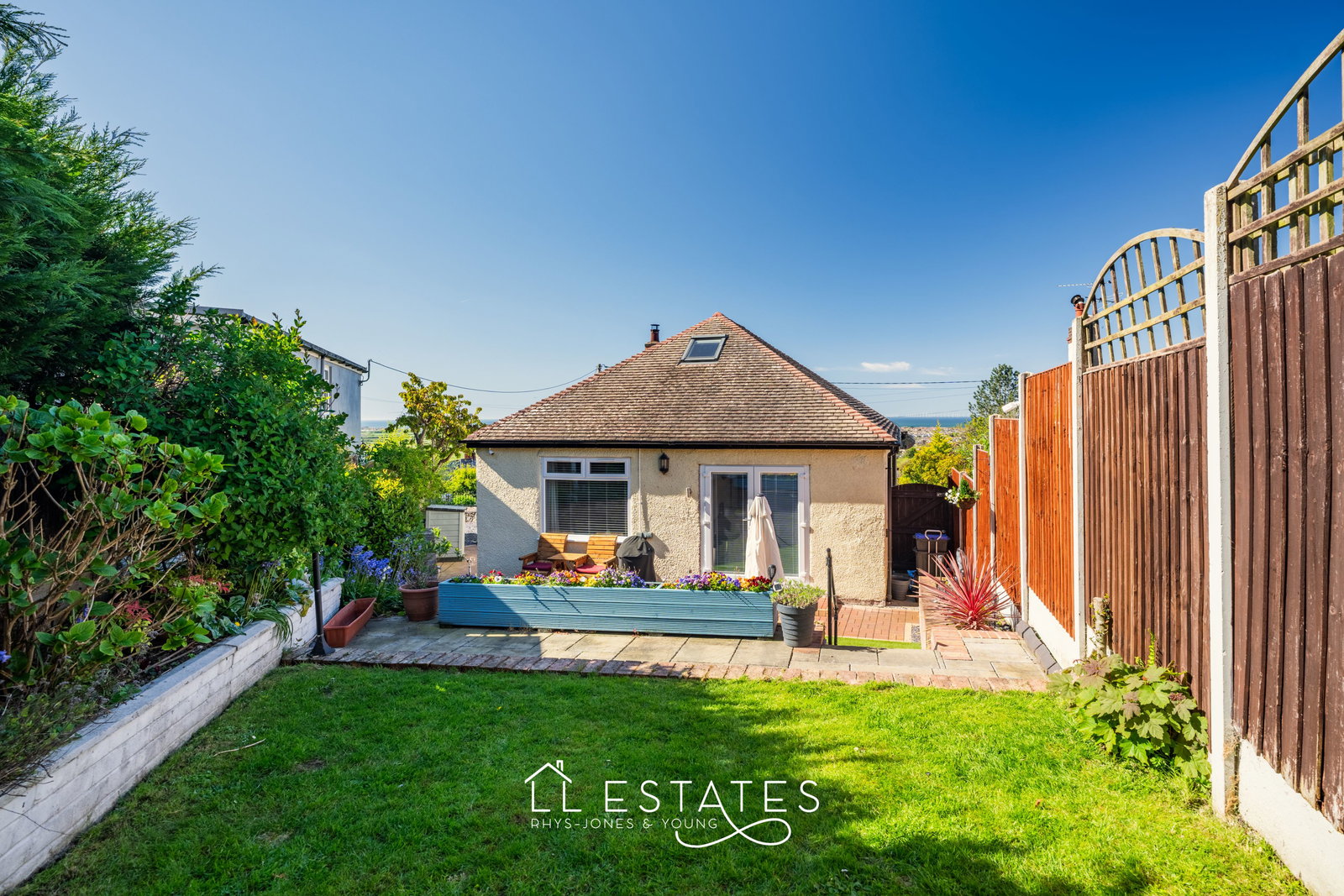 2 bed bungalow for sale in The Brae, Meliden, LL19 8RB  - Property Image 13