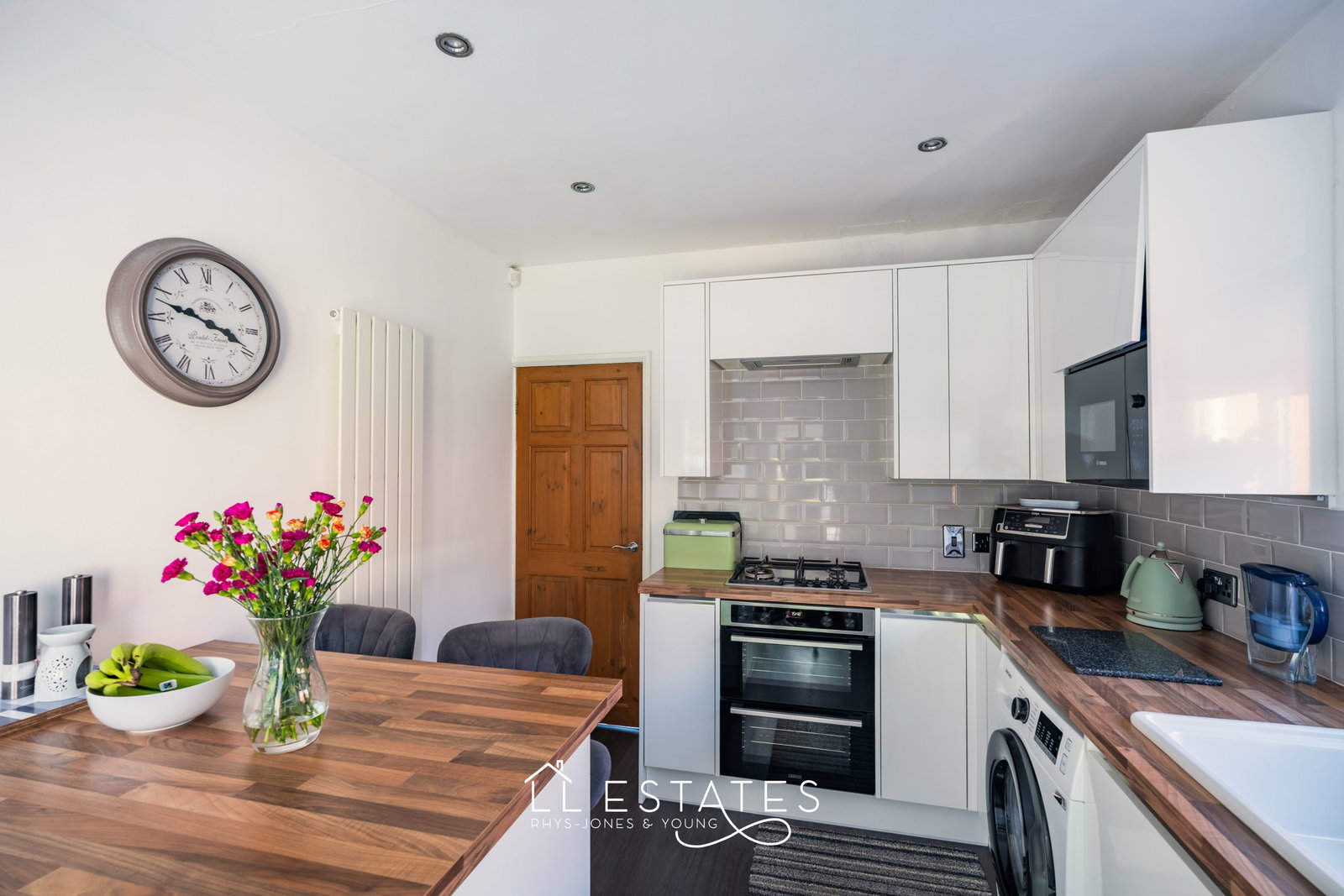 2 bed bungalow for sale in The Brae, Meliden, LL19 8RB 3