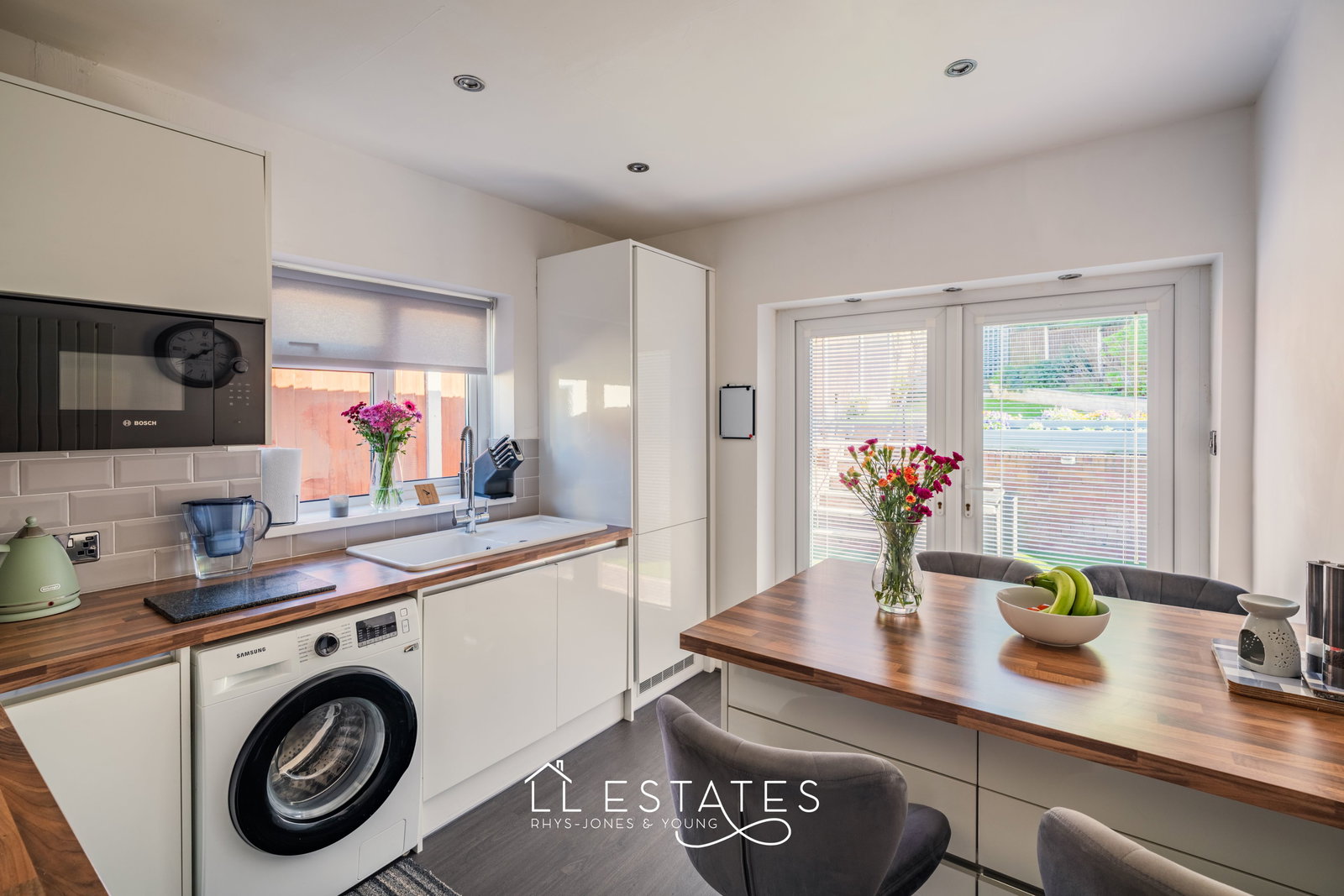 2 bed bungalow for sale in The Brae, Meliden, LL19 8RB 2