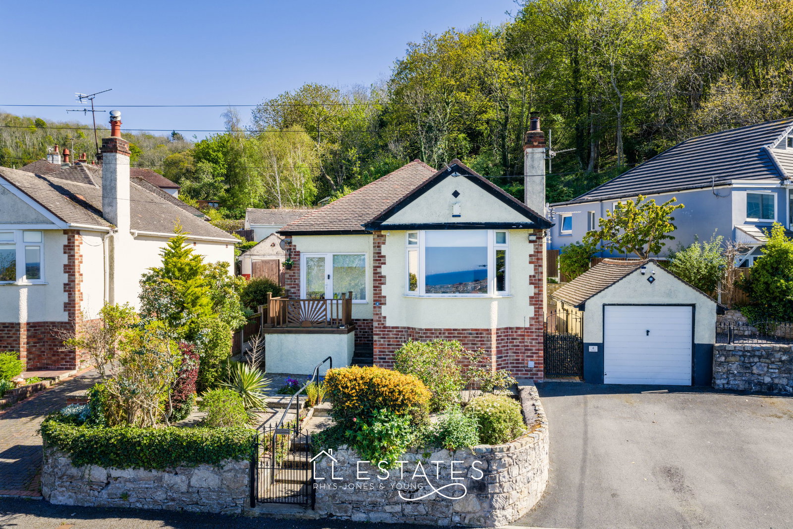 2 bed bungalow for sale in The Brae, Meliden, LL19 8RB - Property Image 1