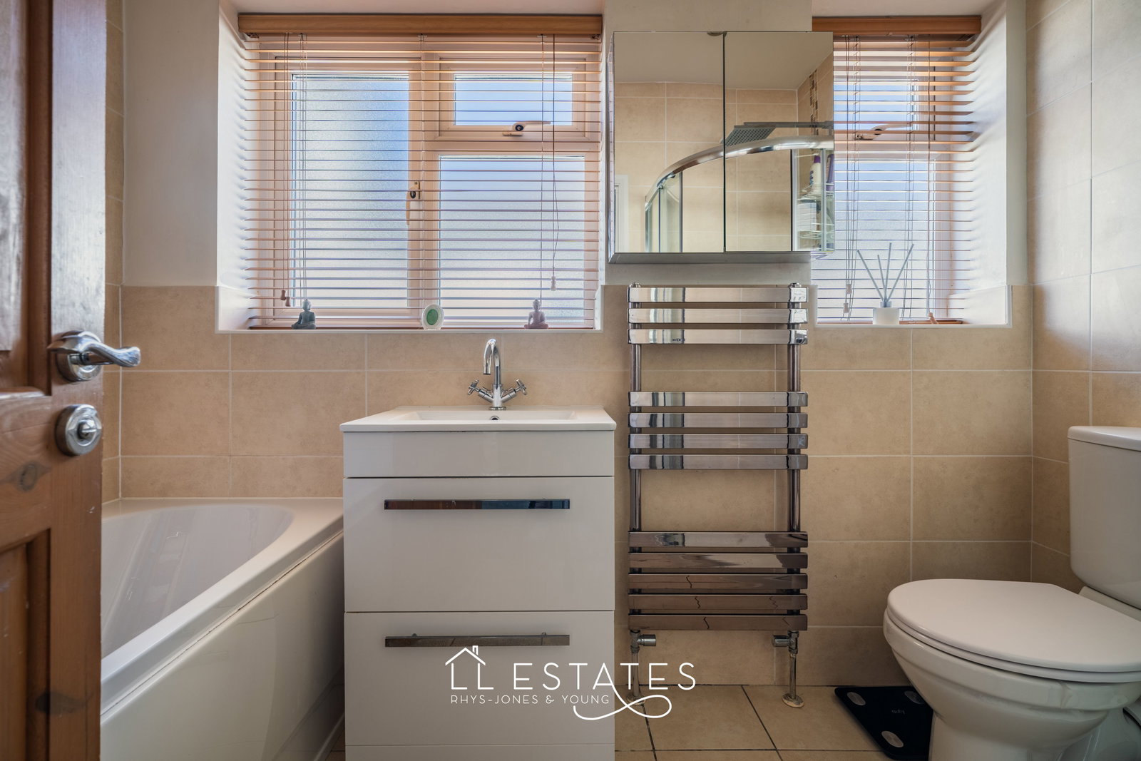 2 bed bungalow for sale in The Brae, Meliden, LL19 8RB  - Property Image 9