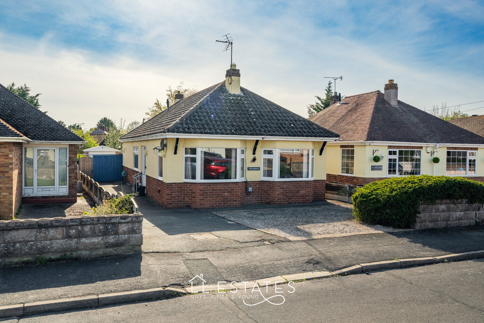 3 bed bungalow for sale in Ffordd Dewi, Rhuddlan