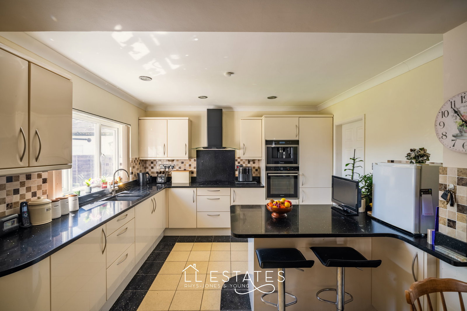 4 bed detached house for sale in Roe Parc, St. Asaph, LL17 0LD  - Property Image 5