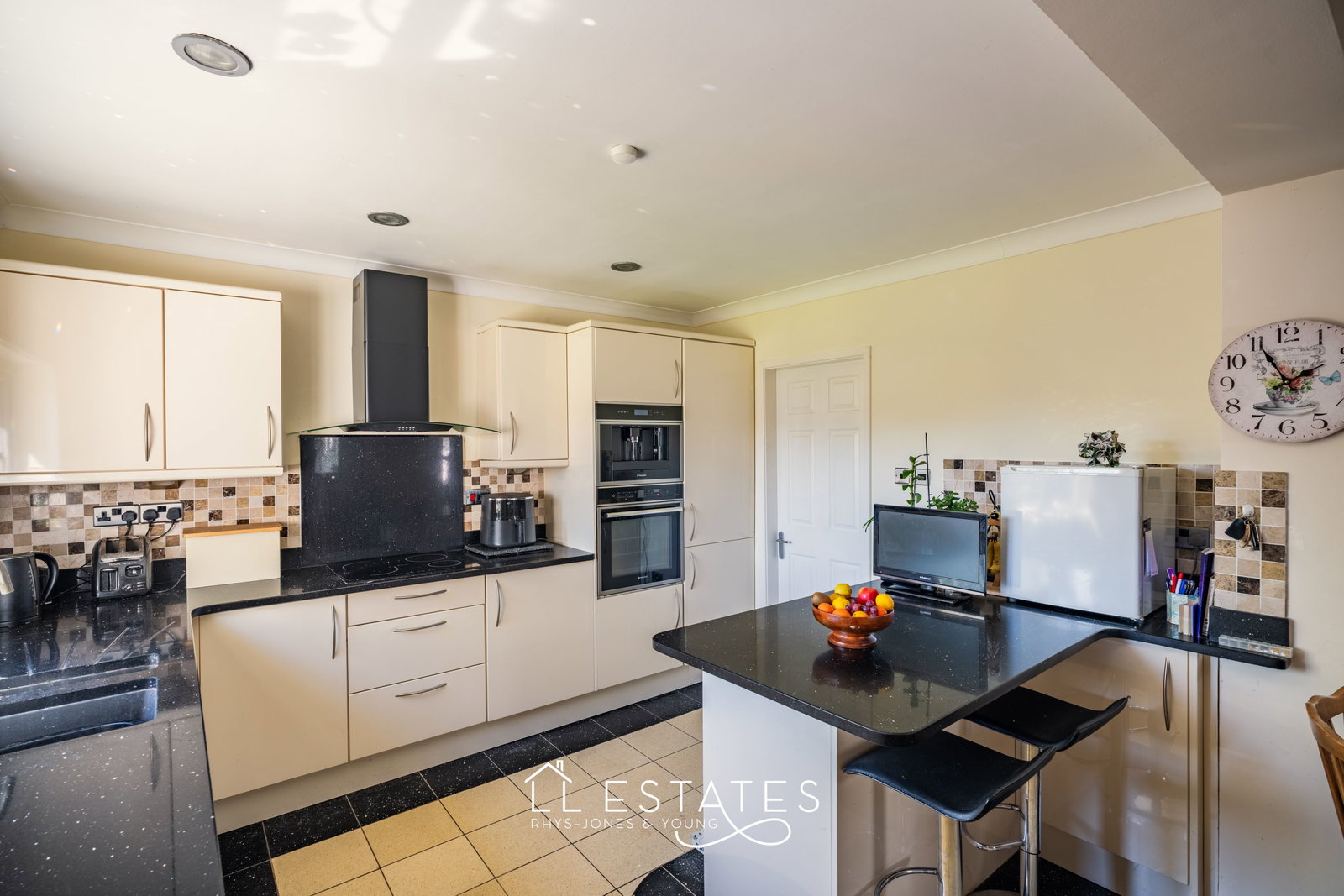 4 bed detached house for sale in Roe Parc, St. Asaph, LL17 0LD 3