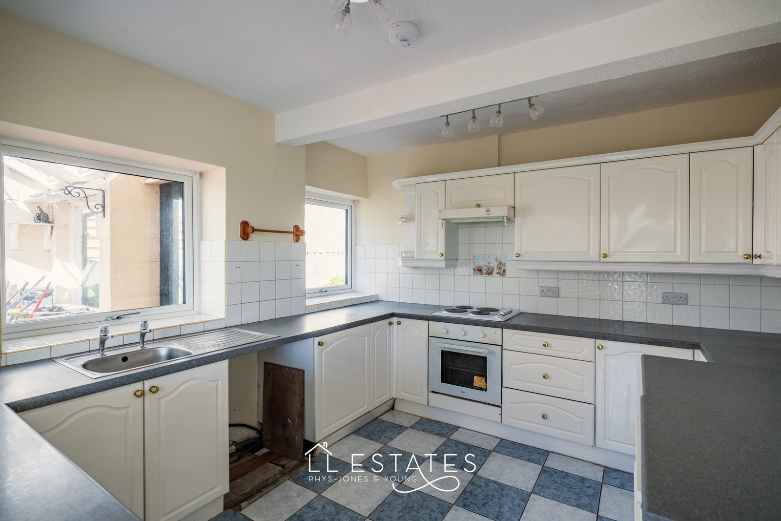5 bed detached house for sale in High Street, Dyserth  - Property Image 7