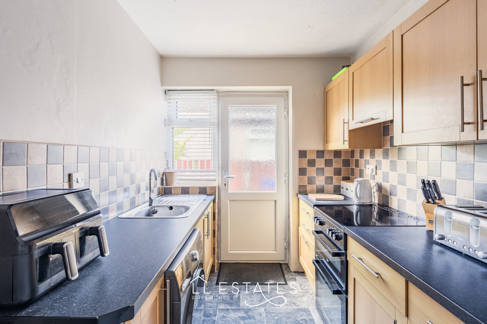 3 bed bungalow for sale in Fforddisa, Prestatyn, LL19 8ED  - Property Image 6