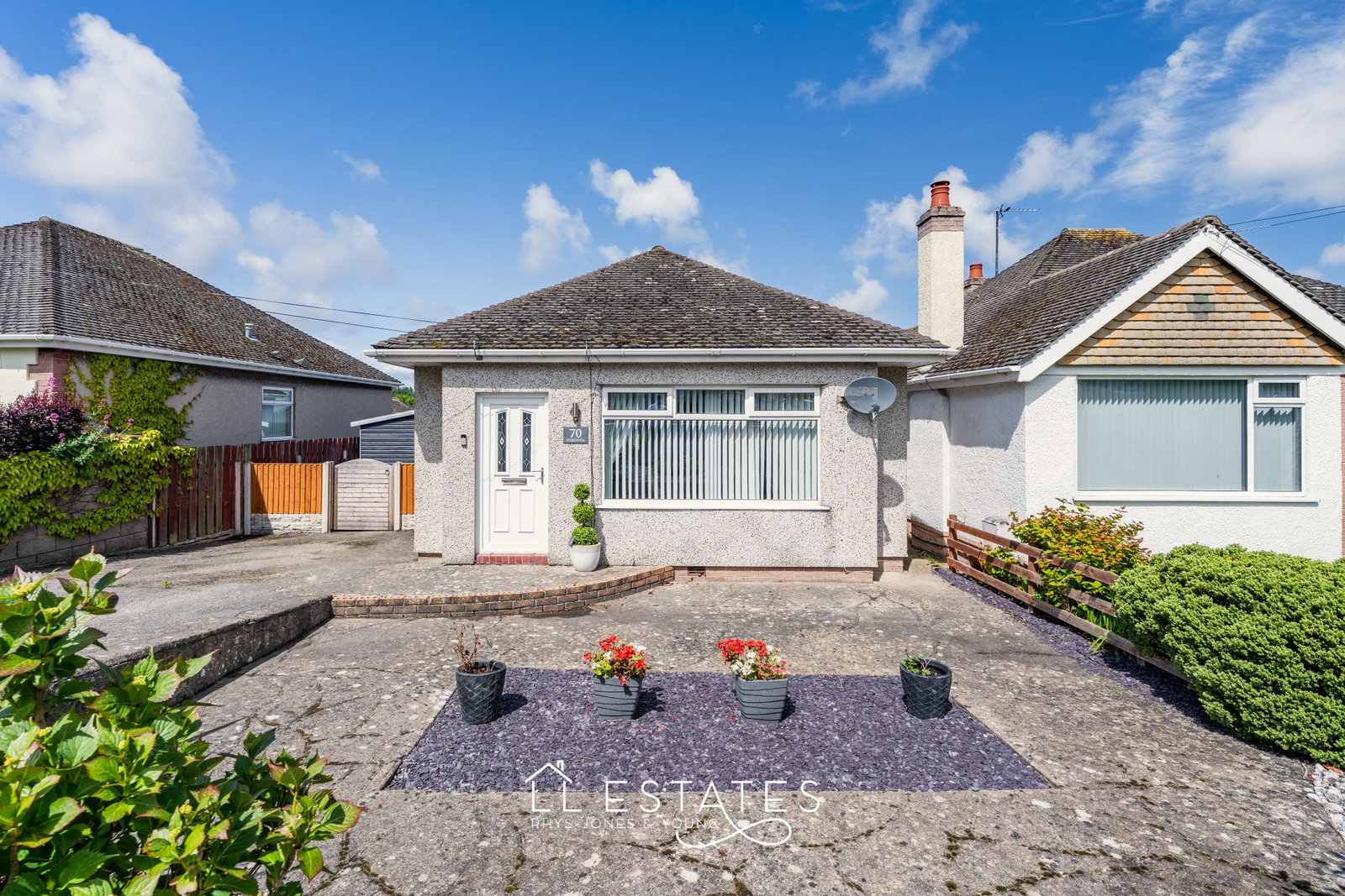3 bed bungalow for sale in Fforddisa, Prestatyn, LL19 8ED - Property Image 1