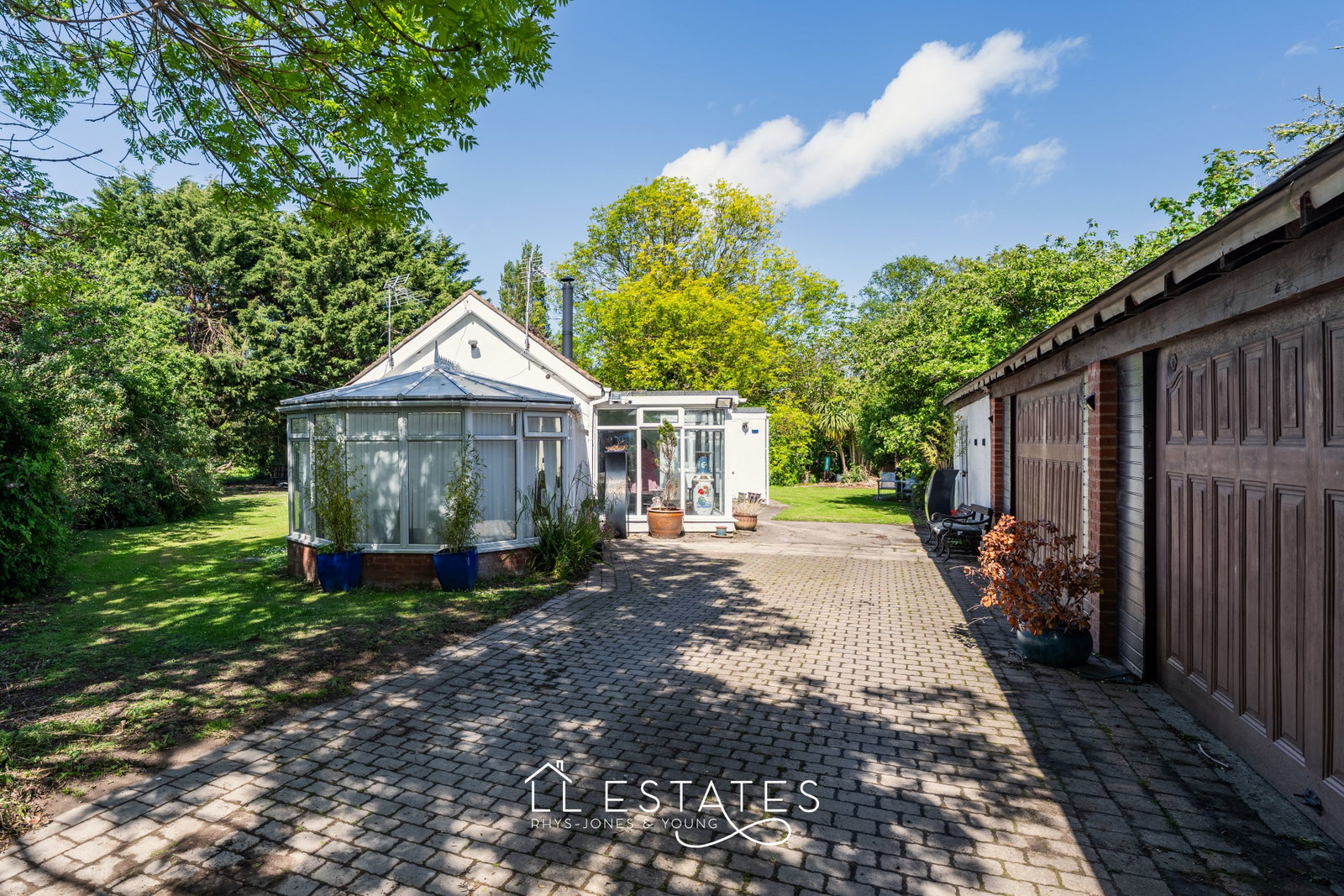 3 bed bungalow for sale in Avondale Drive, Rhyl, LL18 4EL  - Property Image 3
