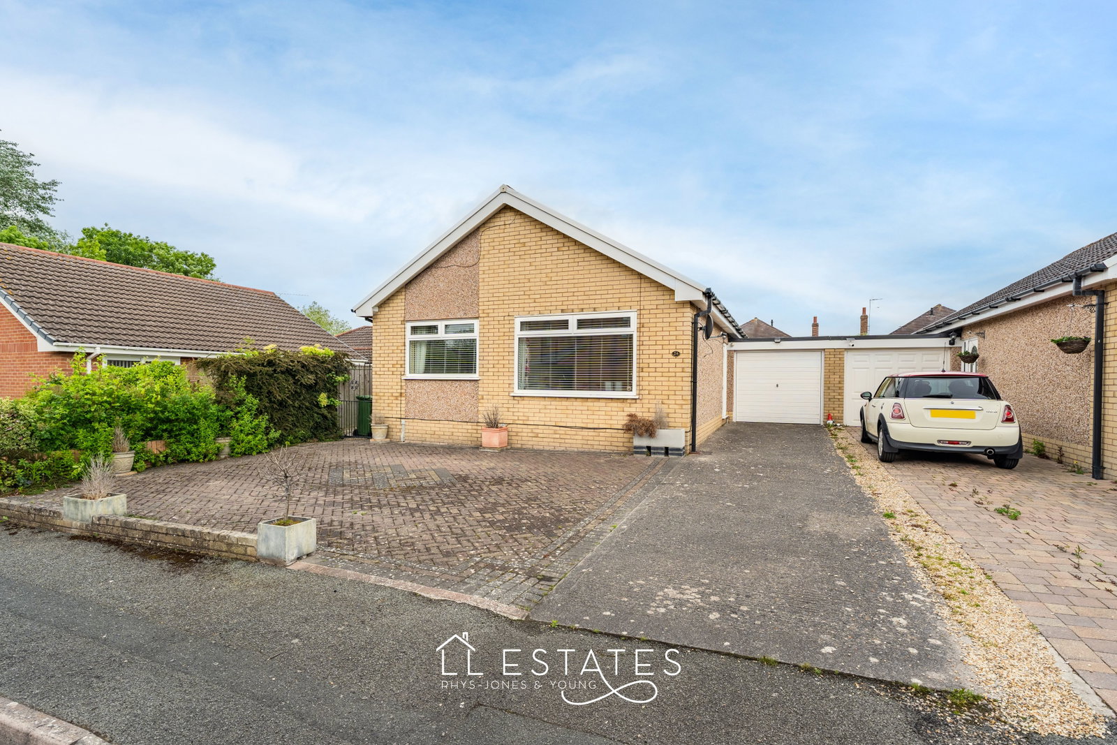 2 bed bungalow for sale in Lon Cwybr, Rhuddlan, LL18 2SX 0