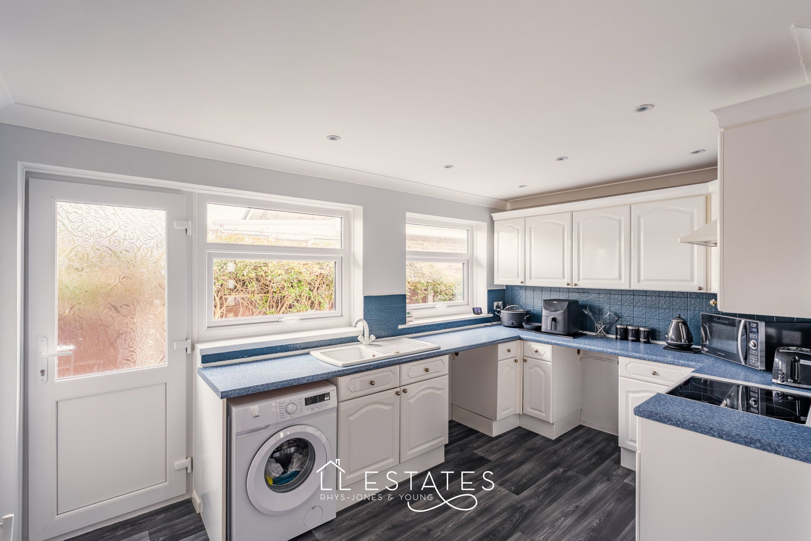 2 bed bungalow for sale in Maes Helyg, Rhuddlan 4