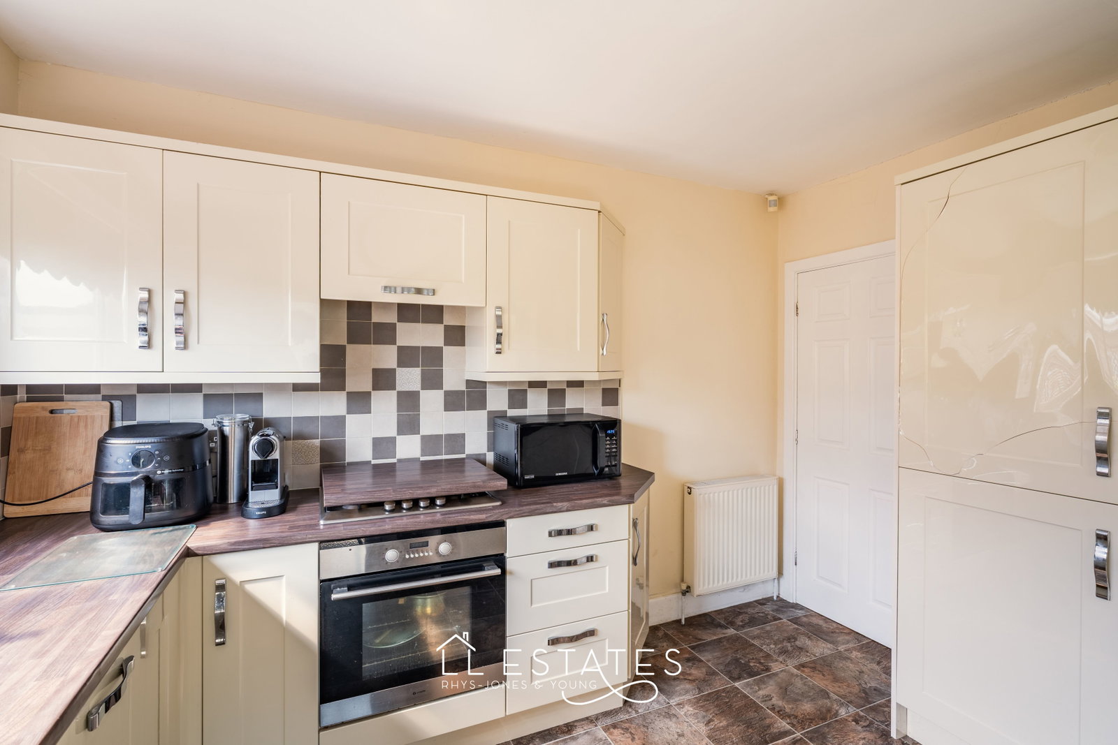 3 bed bungalow for sale in Ffordd Nant, Rhuddlan, LL18 2SW  - Property Image 5