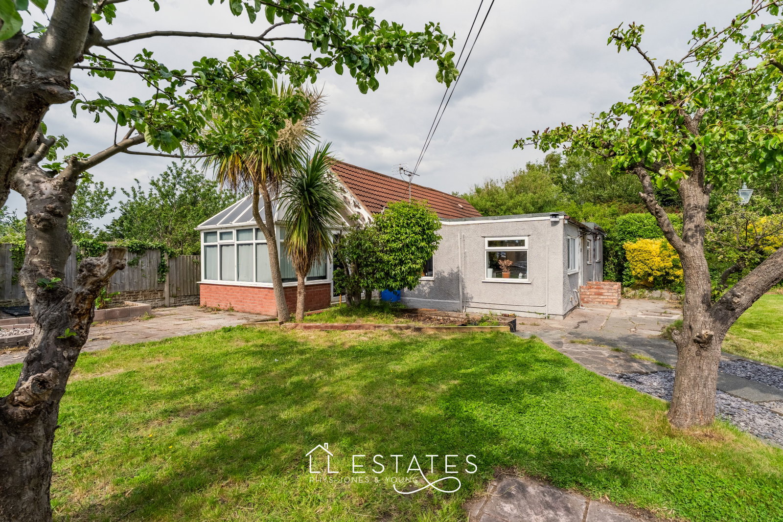3 bed bungalow for sale in Bryn Avenue, Rhyl, LL18 4BE  - Property Image 1