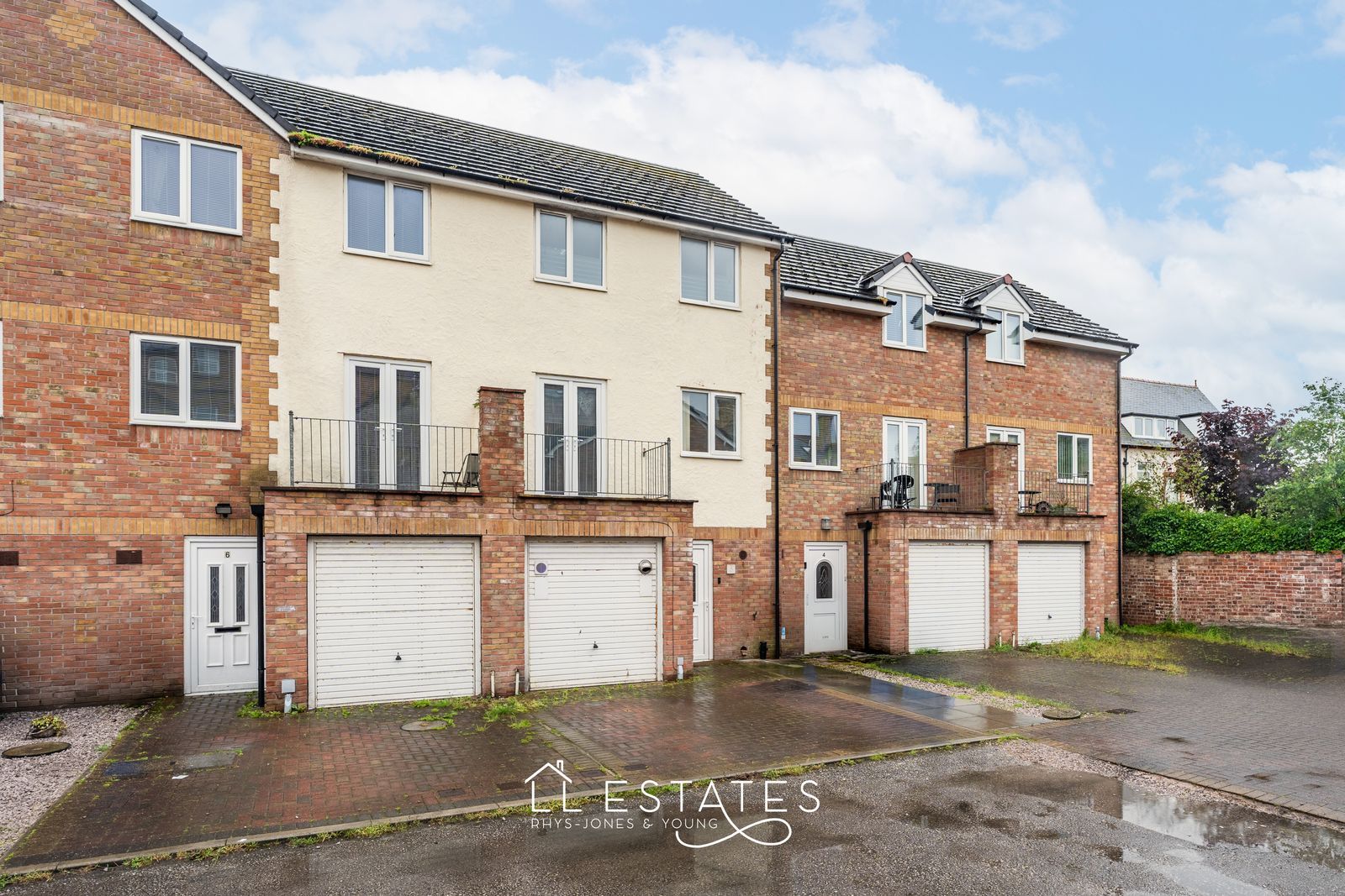 3 bed terraced house for sale in East Parade, Rhyl, LL18 3AL