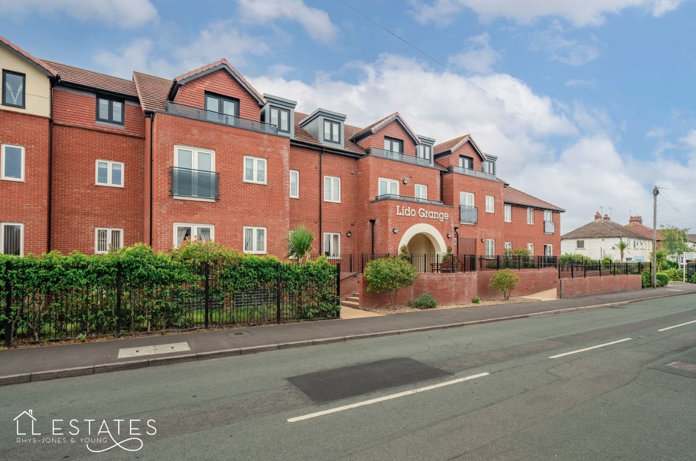 1 bed ground floor flat for sale in Sandy Lane, Prestatyn, LL19 7AX