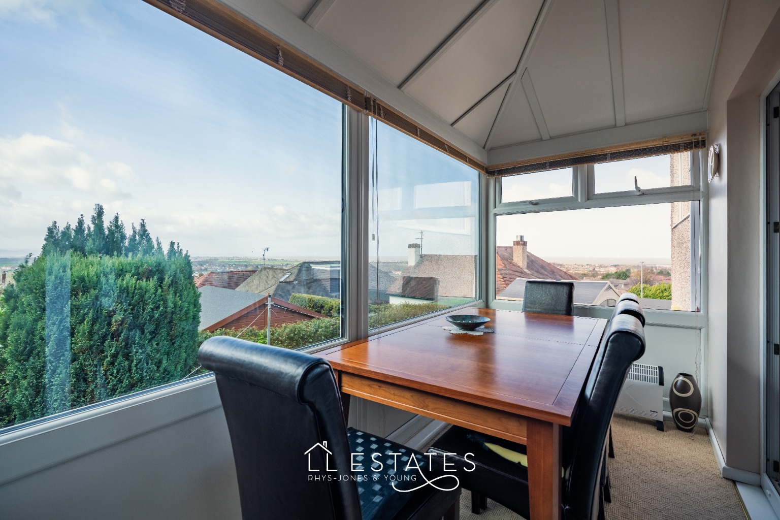 2 bed detached house for sale in The Avenue, Prestatyn, LL19 9RE  - Property Image 3
