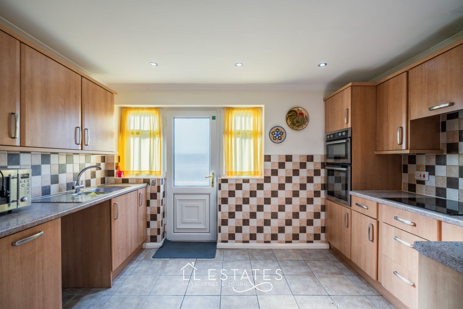 2 bed detached bungalow for sale in Parc Esmor, Rhyl, LL18 3NW  - Property Image 3