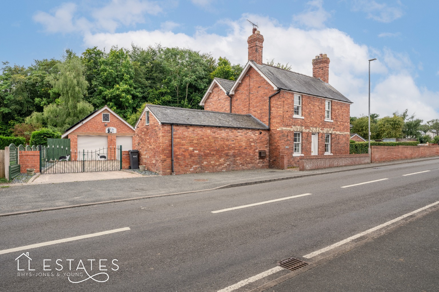 3 bed detached house for sale in Bodfari Road, Trefnant - Property Image 1