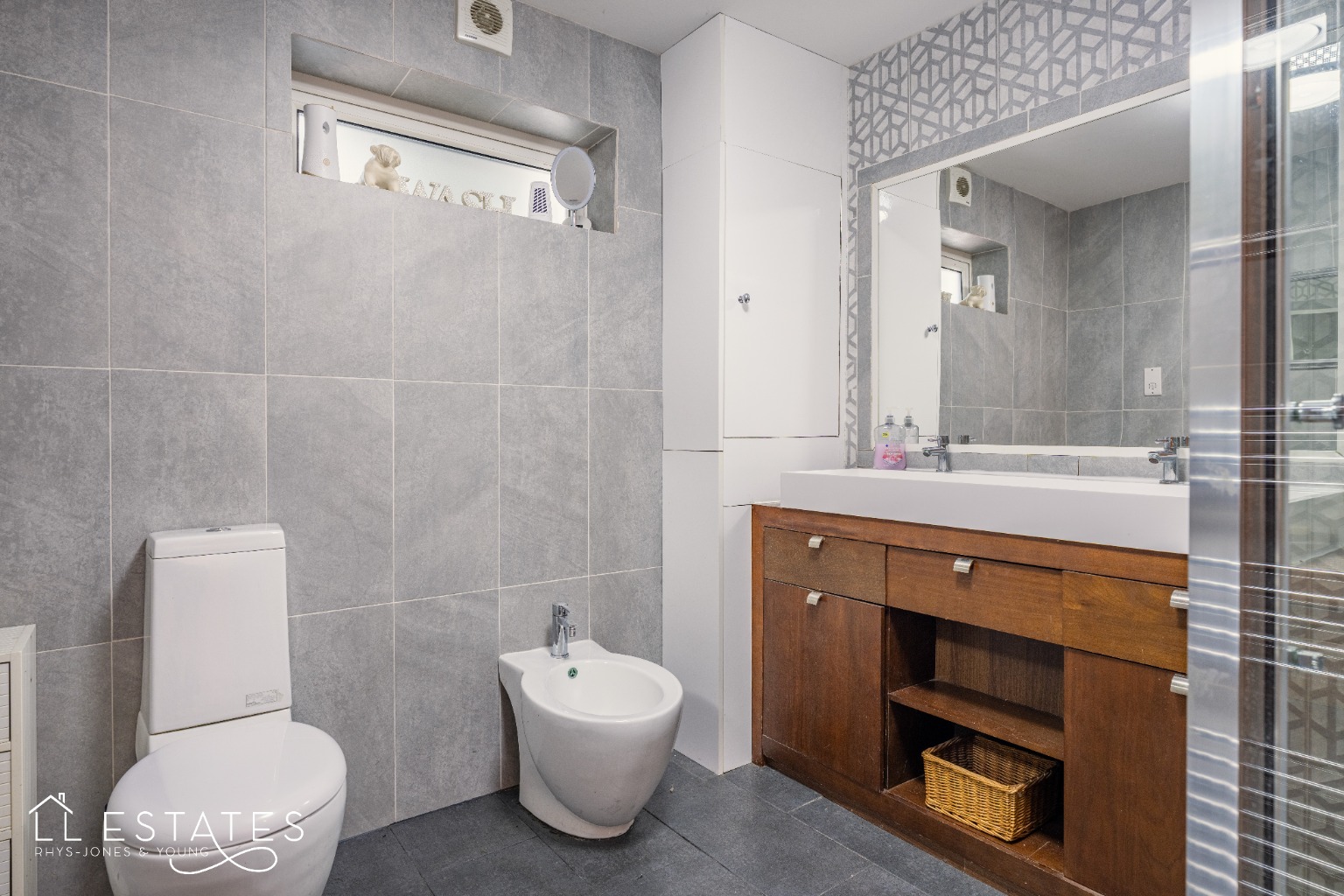 3 bed detached bungalow for sale in Kinmel Way, Towyn 9