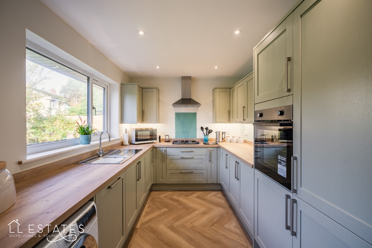 3 bed detached bungalow for sale in Rhodfa Cregyn, Abergele 1