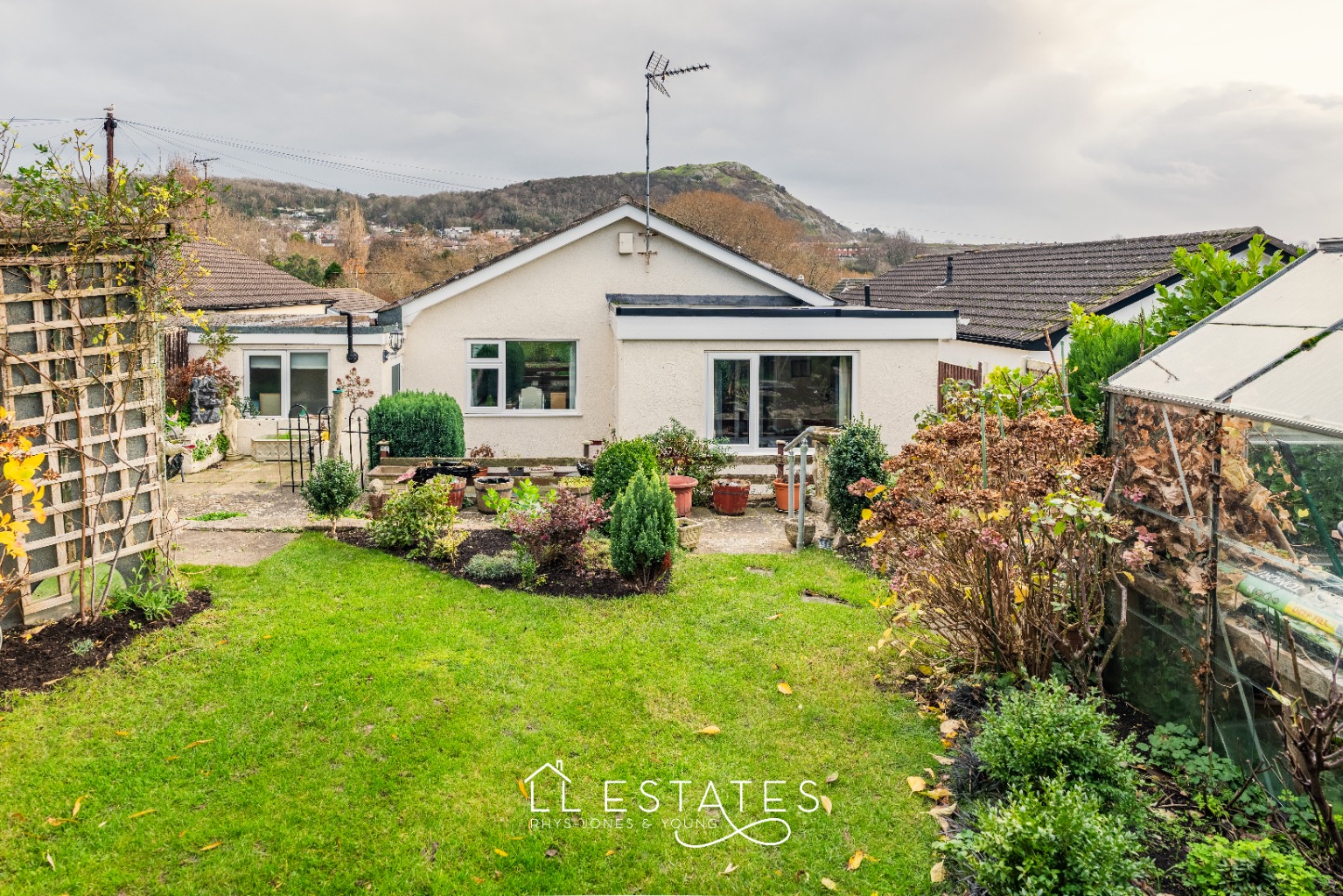 3 bed detached bungalow for sale in Garwyn Avenue, Meliden 1