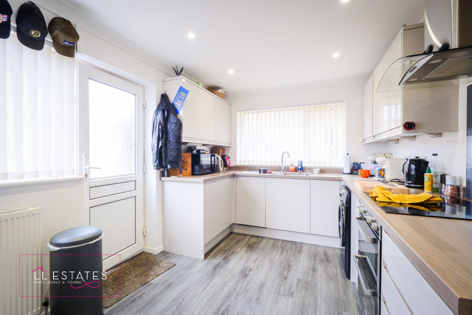 3 bed detached bungalow for sale in Glan Ffyddion, Dyserth 1