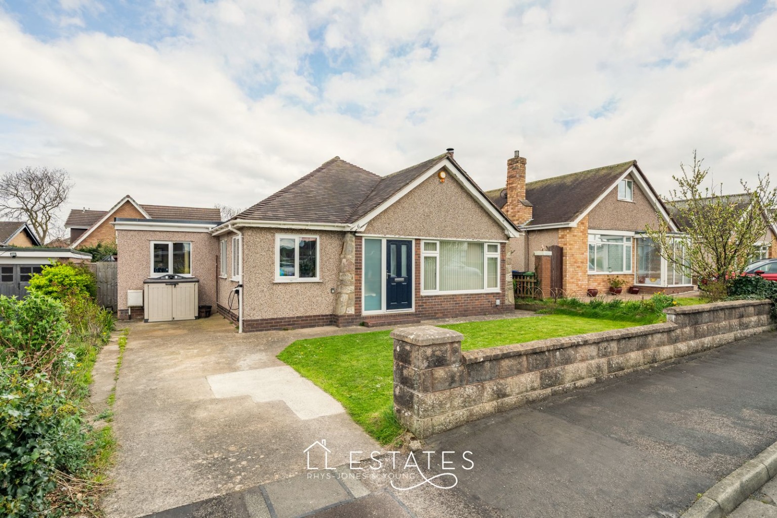 3 bed detached bungalow for sale in Barrfield Road, Rhuddlan, LL18 2RY - Property Image 1