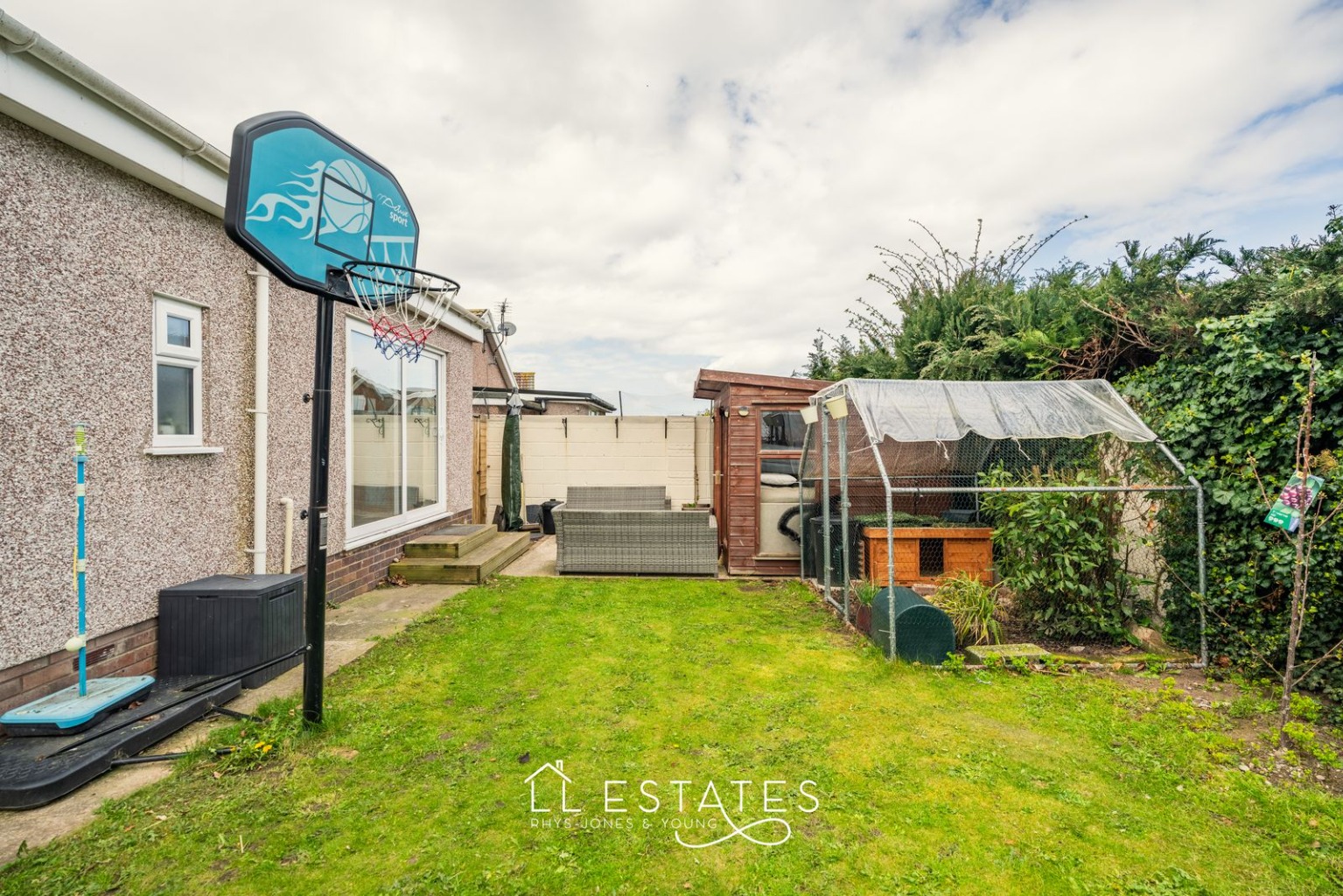 3 bed detached bungalow for sale in Barrfield Road, Rhuddlan, LL18 2RY 9