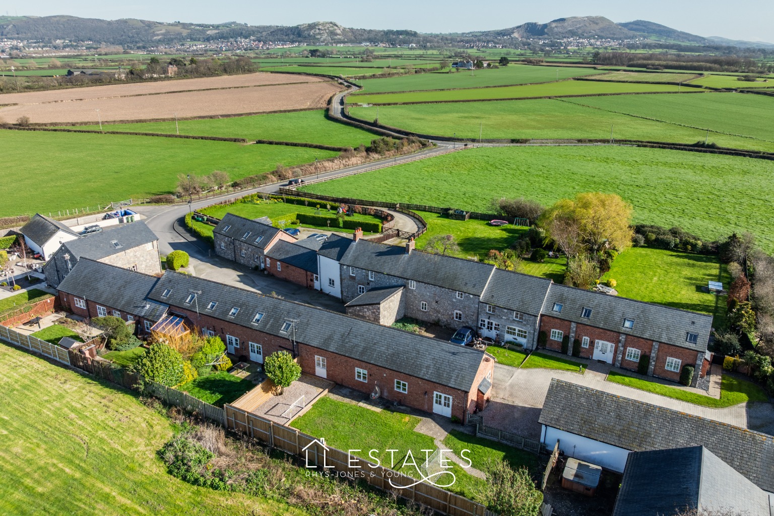 3 bed mews house for sale in Dyserth Road, Rhyl, LL18 4DY 2