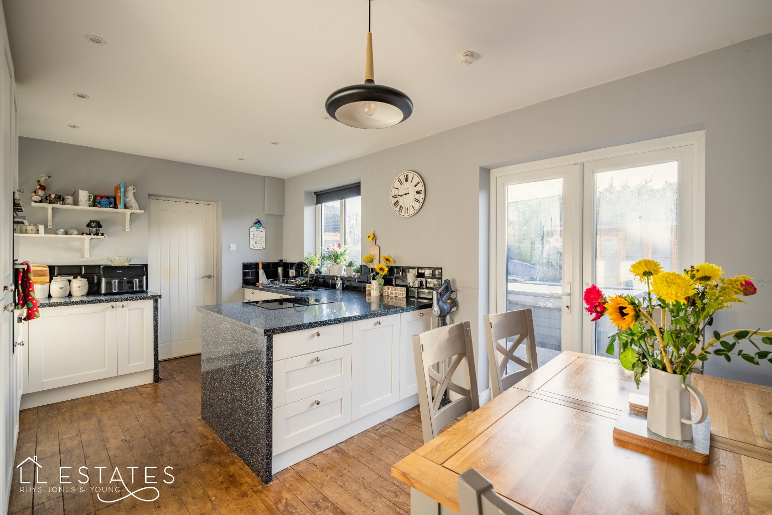 4 bed detached bungalow for sale in Bryn Twr, Abergele 1
