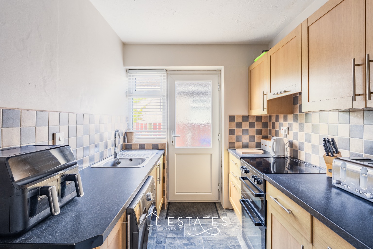 3 bed detached bungalow for sale in Fforddisa, Prestatyn, LL19 8ED 5